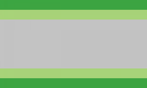 Retângulo composto por cinco faixas horizontais, na proporção 1:1:5:1:1, nas cores verde, verde clara, cinza, verde clara e verde.