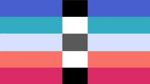 Bandeira composta por cinco faixas horizontais do mesmo tamanho, nas cores azul, turquesa, cinza azulada clara, laranja e rosa avermelhada. No centro de cada faixa, a cor brevemente muda para preta, branca, cinza, branca e preta, respectivamente.