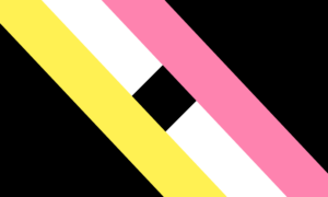 Retângulo composto por um fundo preto e três faixas diagonais que vão do canto superior esquerdo até o canto inferior direito. As faixas possuem as cores amarela, branca e rosa (da esquerda para a direita). No centro da faixa branca, há um losango quadrado preto.