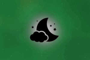 Retângulo composto por vários tons mesclados de verde e pontos claros sutis, como um céu verde nebuloso. No centro, há um degradê até uma cor cinza clara. Por cima disso, há um símbolo preto composto por uma meia-lua crescente, uma nuvem por cima de tal meia-lua e algumas estrelas em volta.